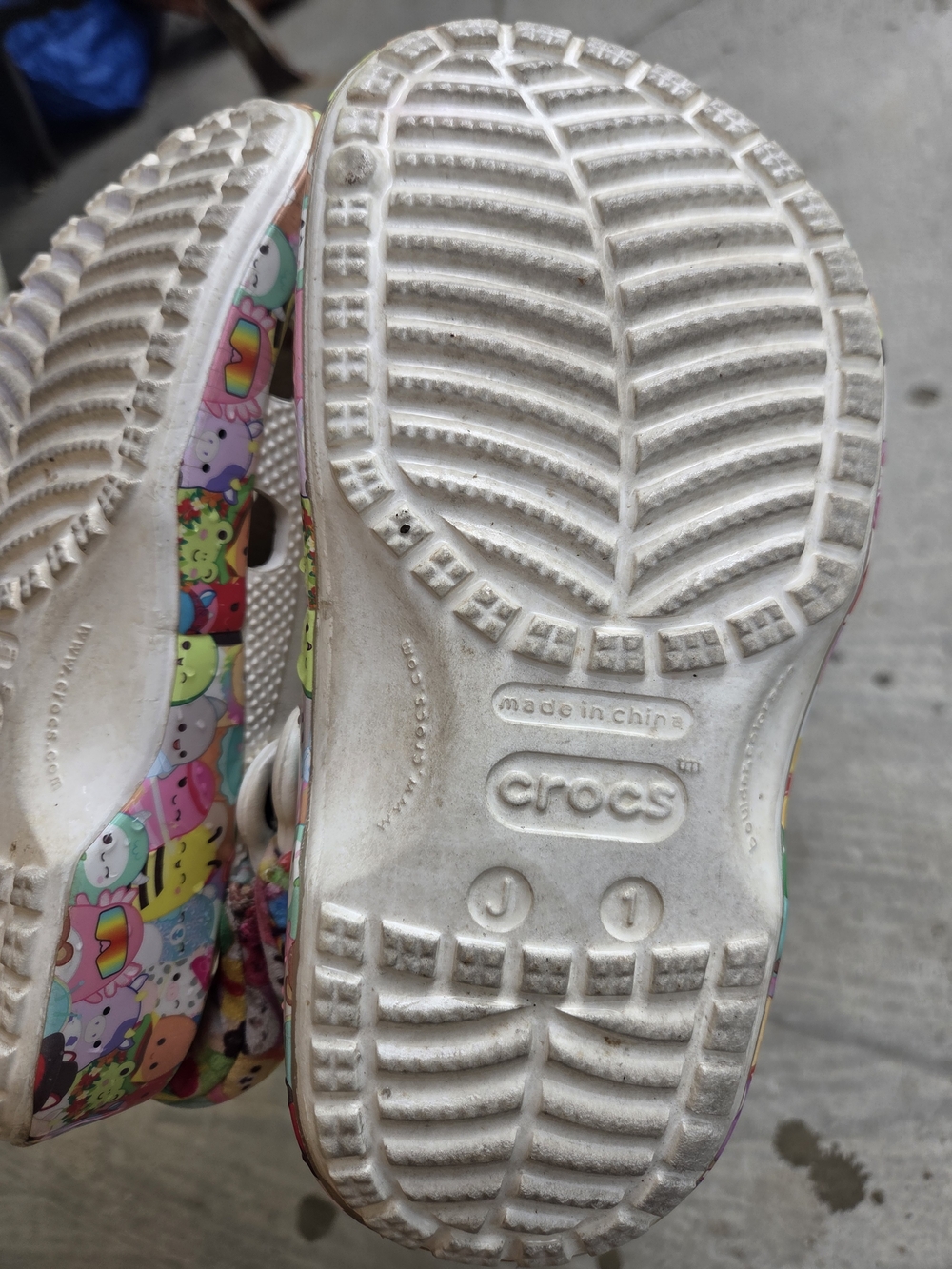 CROCS White Kids Clog Sandals with Colorful Character Charms - Picture 4 of 7